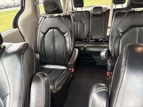 Used 2020 Chrysler Voyager Lxi image 30
