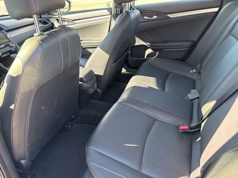 Used 2018 Honda Civic Touring image 4