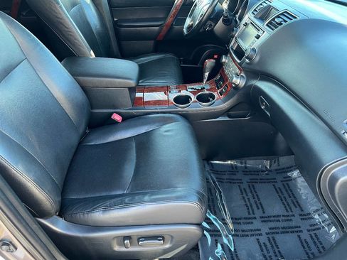 Used 2013 Toyota Highlander Limited AWD/4WD image 30