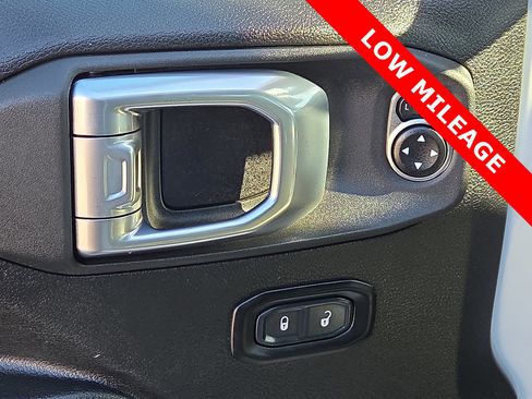 Used 2024 Jeep Gladiator Sport image 13