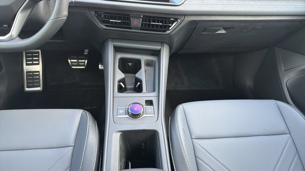 New 2026 Volkswagen Tiguan SE R-Line FWD image 18