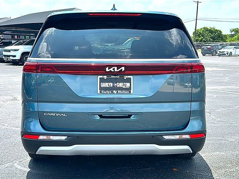 Used 2023 Kia Carnival EX FWD image 7