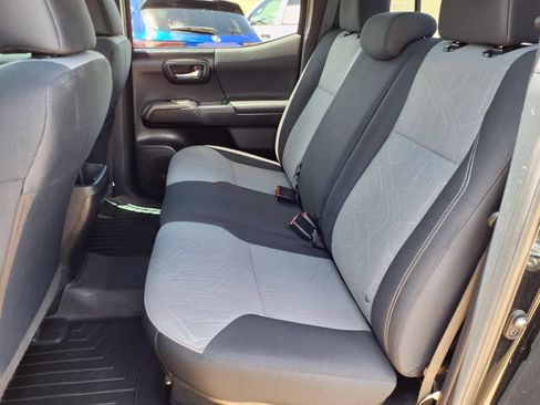 Used 2021 Toyota Tacoma TRD Off-Road w/ Technology Package AWD/4WD image 25