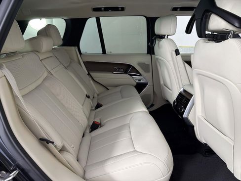 New 2025 Land Rover Range Rover SE image 30