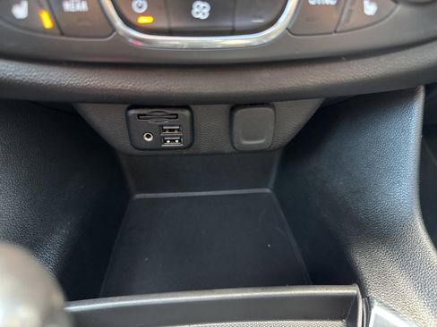 Used 2021 Chevrolet Traverse RS image 30