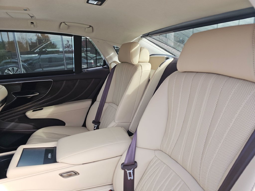Used 2018 Lexus LS 500h AWD w/ Luxury Package image 21