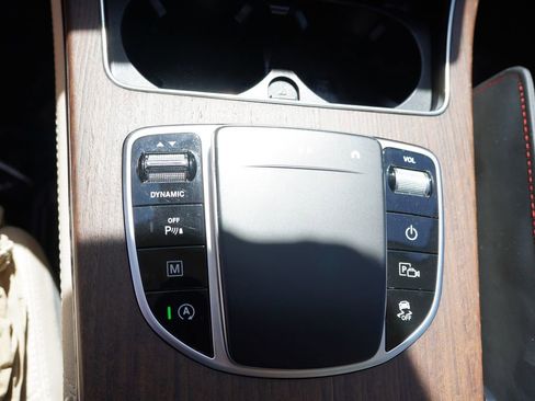 Used 2020 Mercedes-Benz GLC 300 4MATIC image 32