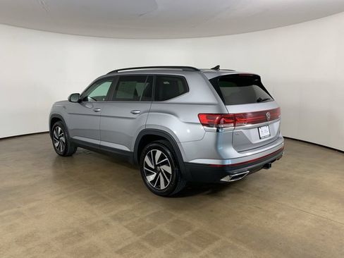 Used 2024 Volkswagen Atlas SE AWD/4WD image 16