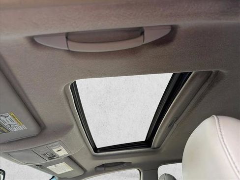 Used 2011 Toyota Highlander SE image 22