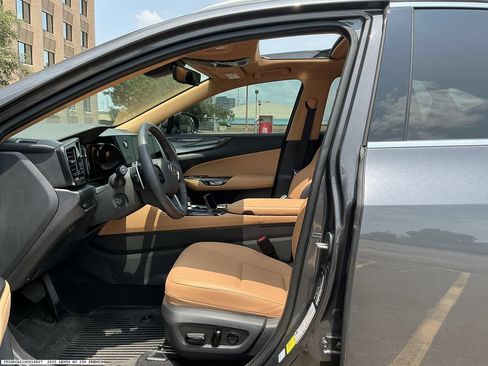 Used 2025 Lexus NX 250 FWD w/ Premium Package image 8