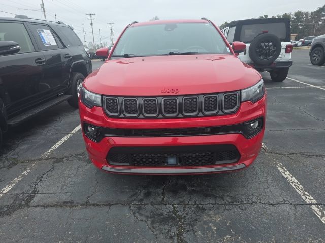 Used 2023 Jeep Compass Limited AWD/4WD image 2