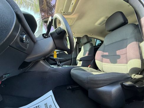 Used 2017 Chevrolet Cruze LT FWD image 30