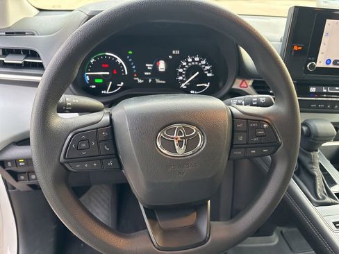 Used 2026 Toyota Sienna LE FWD image 17