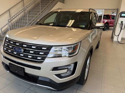 Used 2017 Ford Explorer Limited AWD/4WD image 5