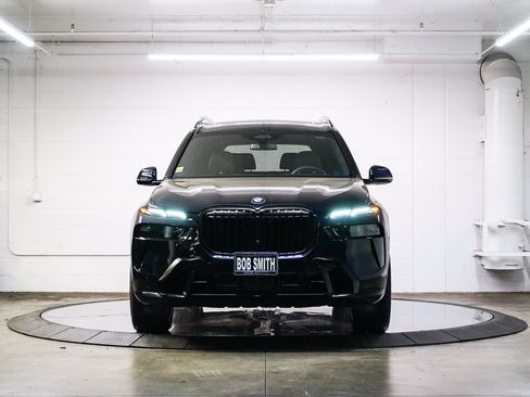 Used 2026 BMW X7 xDrive40i w/ M Sport Package AWD/4WD image 2