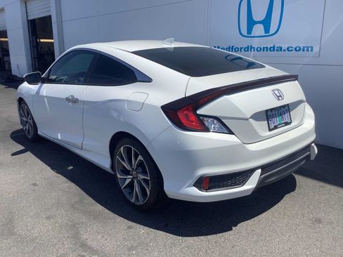 Used 2019 Honda Civic Touring image 4