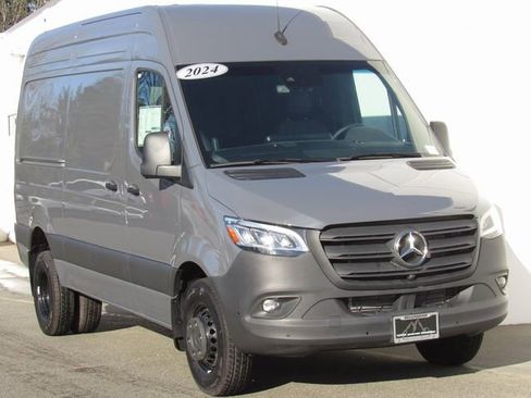 Used 2024 Mercedes-Benz Sprinter 144 Cargo image 2