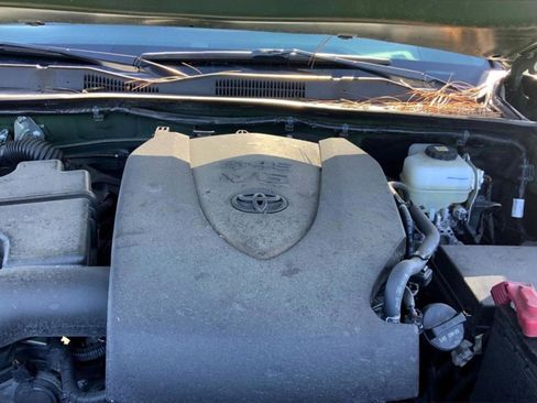 Used 2022 Toyota Tacoma TRD Off-Road image 32