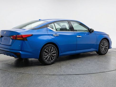Used 2025 Nissan Altima 2.5 SV FWD image 9