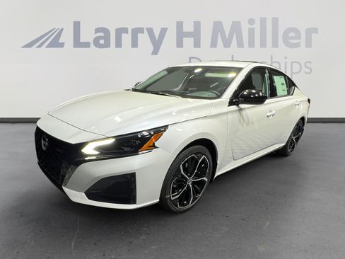 New 2025 Nissan Altima 2.5 SR image 1