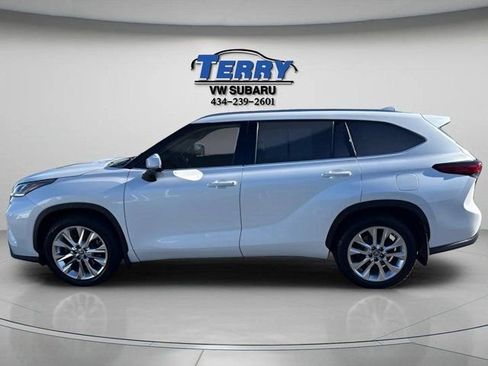Used 2023 Toyota Highlander Limited image 2