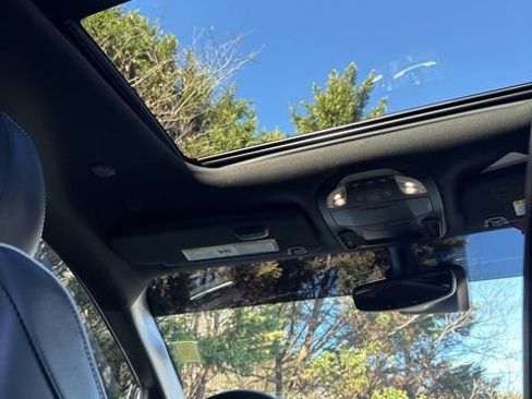 Used 2024 Chrysler Pacifica Limited w/ S Appearance Package image 25