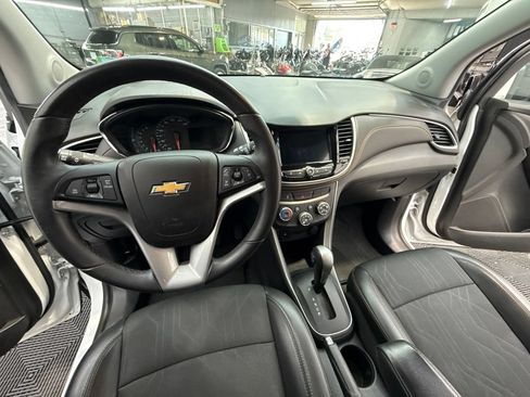 Used 2018 Chevrolet Trax LT w/ LT Convenience Package AWD/4WD image 13