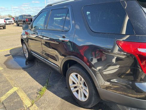 Used 2014 Ford Explorer XLT w/ Equipment Group 202A AWD/4WD image 11