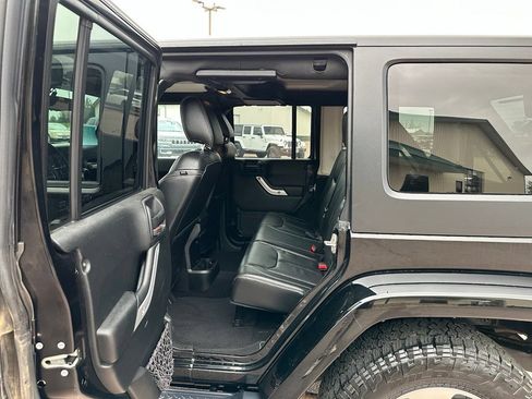 Used 2018 Jeep Wrangler Unlimited Sahara AWD/4WD image 19