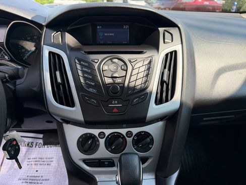 Used 2014 Ford Focus SE w/ SE Winter Package FWD image 22
