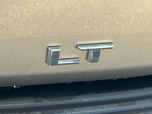 Used 2023 Chevrolet Suburban LT image 20