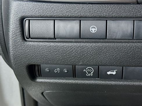 Used 2025 Nissan Rogue SV AWD/4WD image 16