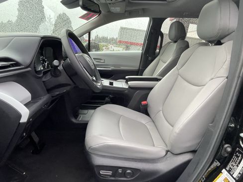 Certified 2026 Toyota Sienna XLE FWD image 13