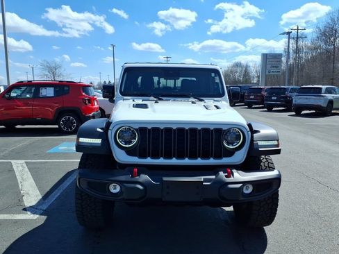 Used 2025 Jeep Gladiator Rubicon w/ Convenience Group AWD/4WD image 3