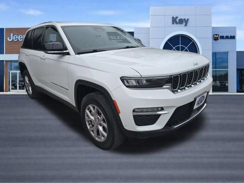 Used 2022 Jeep Grand Cherokee Limited w/ Luxury Tech Group II AWD/4WD image 3