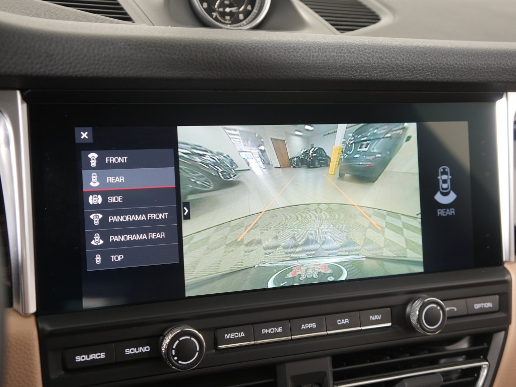 Certified 2020 Porsche Macan AWD/4WD image 31