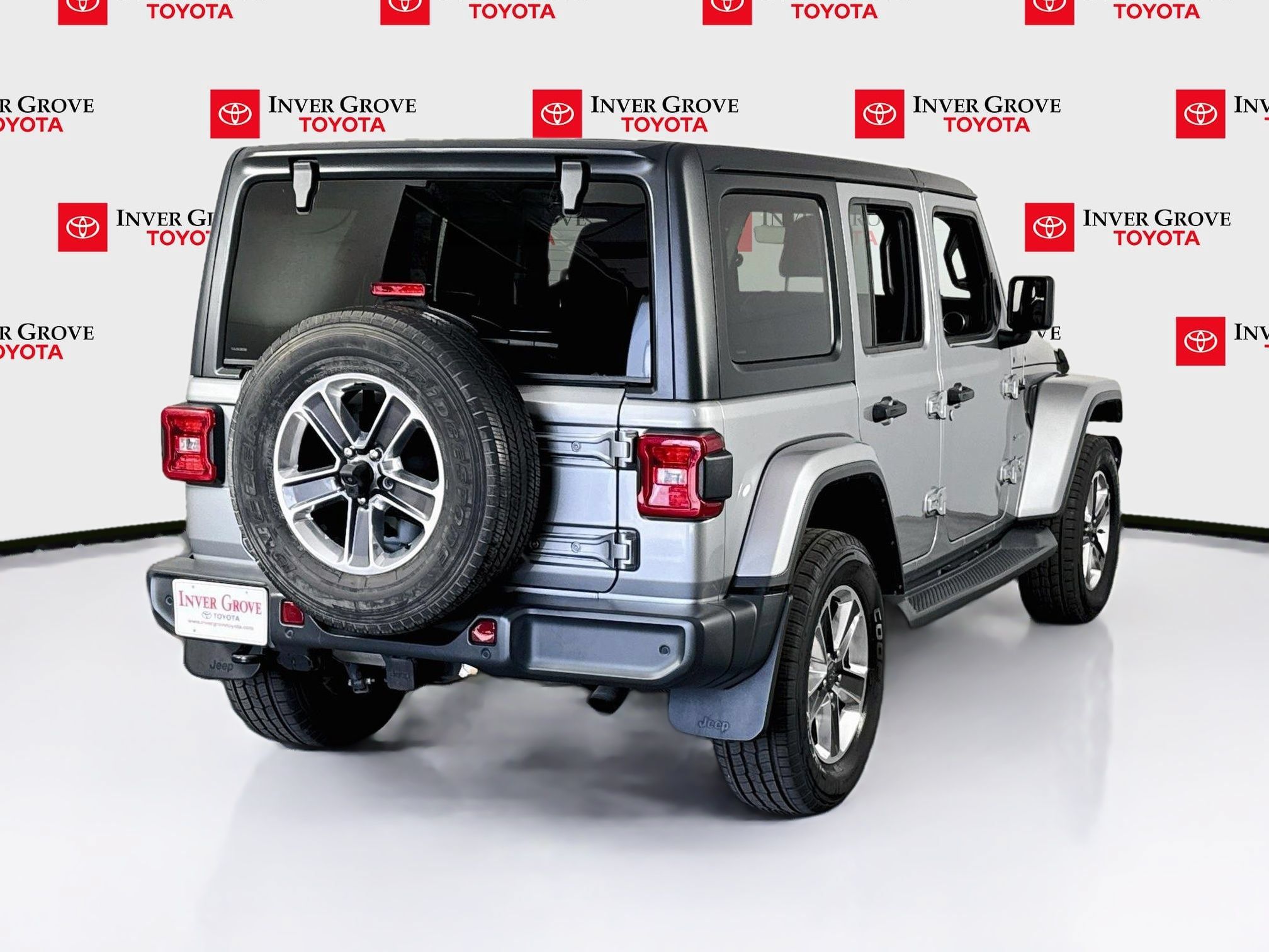 Used 2018 Jeep Wrangler Unlimited Sahara w/ Uconnect 4C Nav & Sound Group AWD/4WD image 5