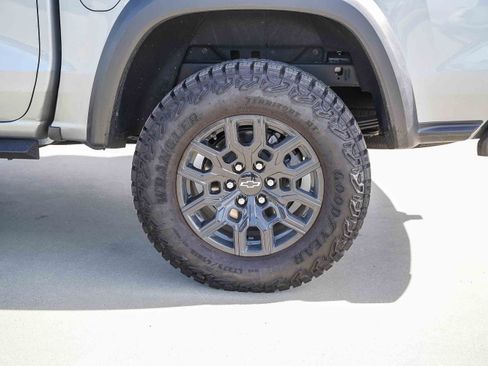 Used 2025 Chevrolet Colorado Trail Boss image 9