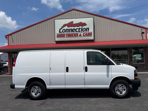 Used 2022 Chevrolet Express 2500 w/ Driver Convenience Package RWD image 3