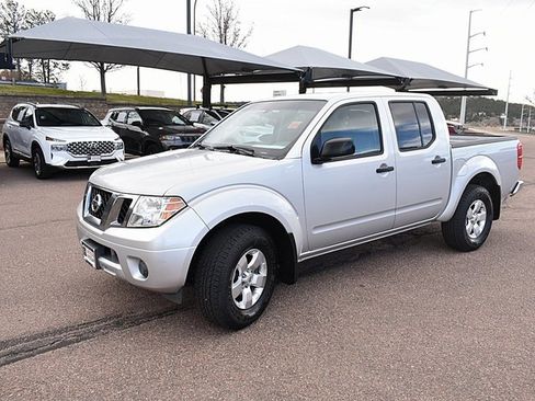 Used 2012 Nissan Frontier SV image 3