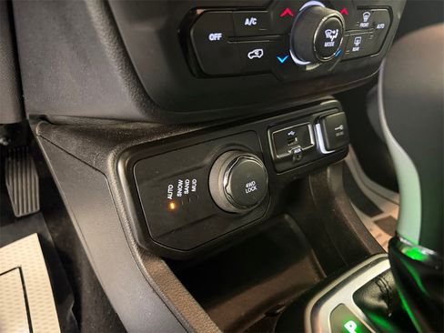 Used 2020 Jeep Renegade Altitude image 30