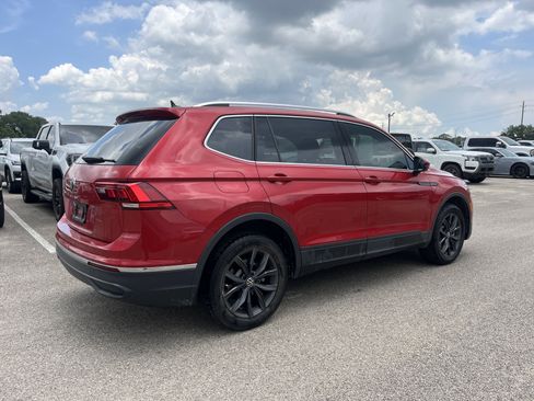 Used 2022 Volkswagen Tiguan SE FWD image 2