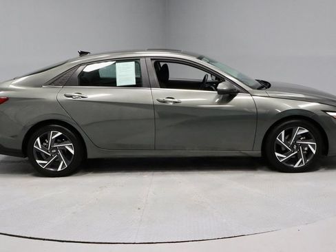 Used 2025 Hyundai Elantra SEL FWD image 11