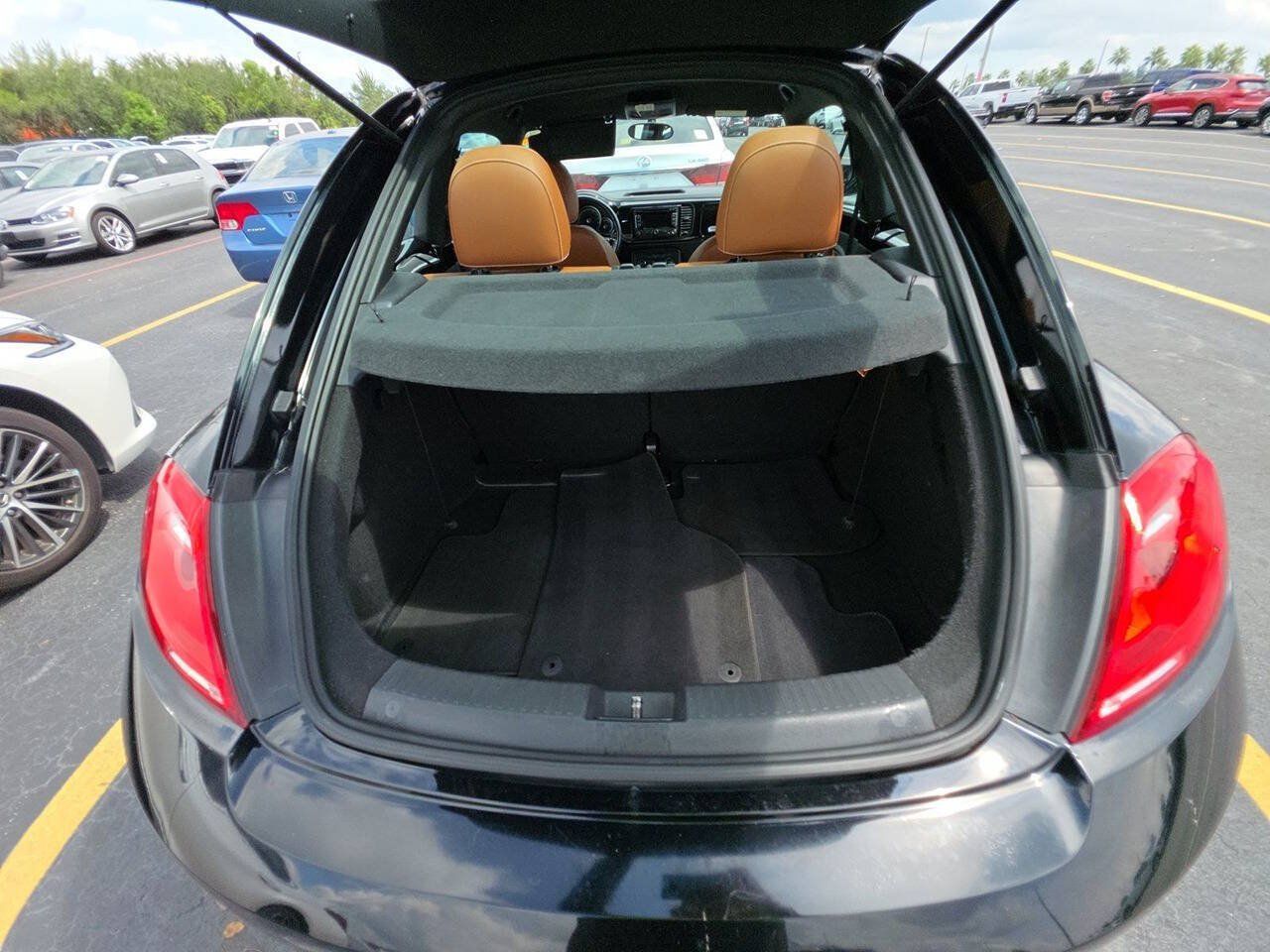 Used 2015 Volkswagen Beetle 1.8T Classic FWD image 4