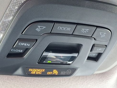 Used 2023 Toyota Corolla Cross XLE image 24