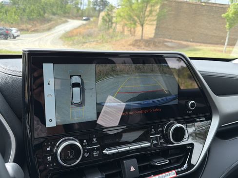 Used 2026 Toyota Highlander Limited image 30