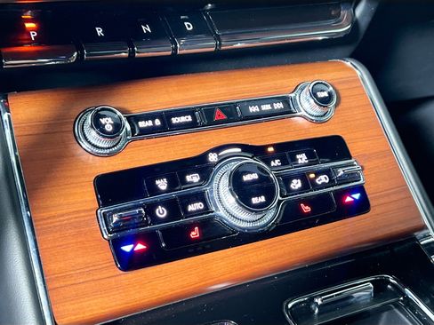 Used 2023 Lincoln Aviator Grand Touring AWD/4WD image 26