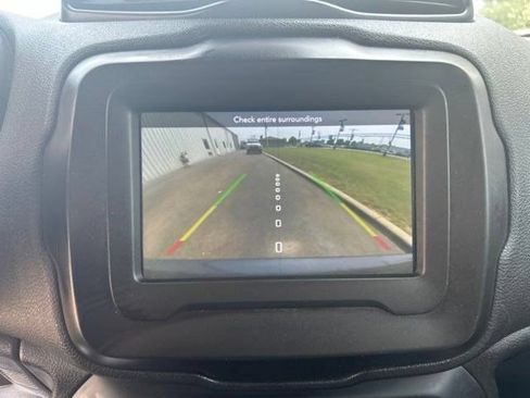 Used 2020 Jeep Renegade Latitude FWD image 24