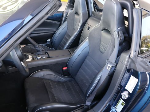 Used 2022 MAZDA MX-5 Miata Club image 2