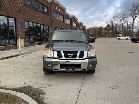Used 2014 Nissan Titan SV image 3